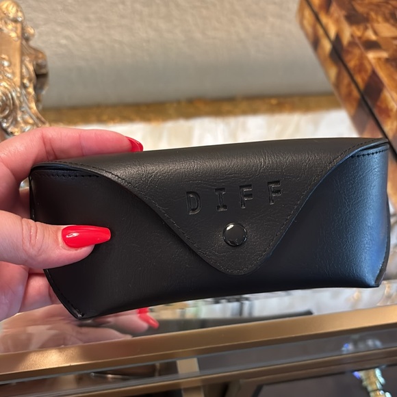 Diff Indy Black Sunglasses - Picture 4 of 4